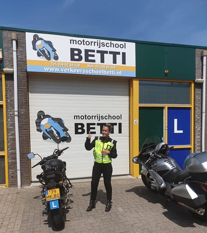 Motorrijles bij Rijschool Betti in Almere